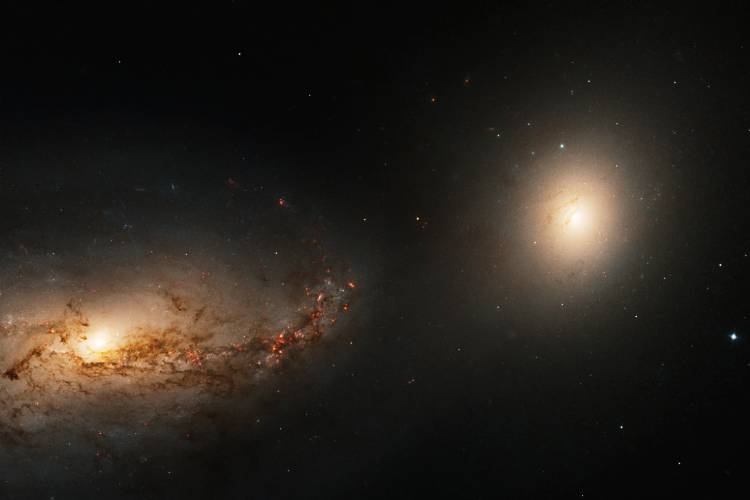 NASA เผยแพร่ภาพถ่ายฮับเบิลที่น่าทึ่งของสองกาแลคซี